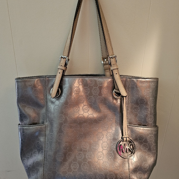 Purse - Picture 2 of 8